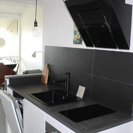 Apartment Lxxxi *